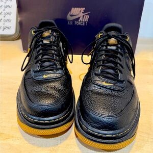 Black Leather Nike AIR FORCE 1 “LUXE” men’s US SIZE 10
Orig Box 
Minimal wear